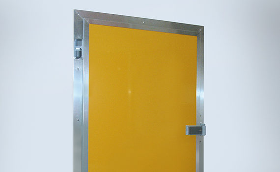 yellow pivoting insulated door for the food industry
