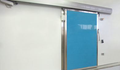 blue sliding isothermal door for the food industry