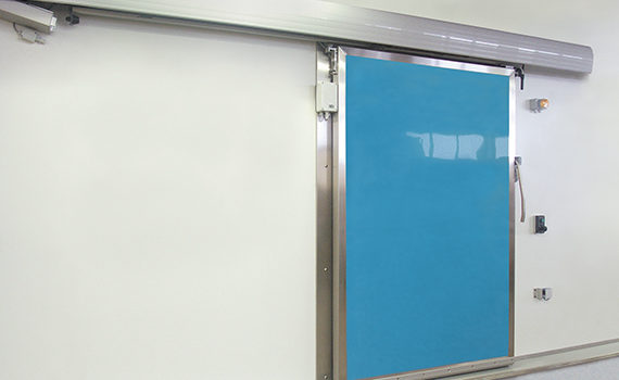 blue sliding isothermal door for the food industry