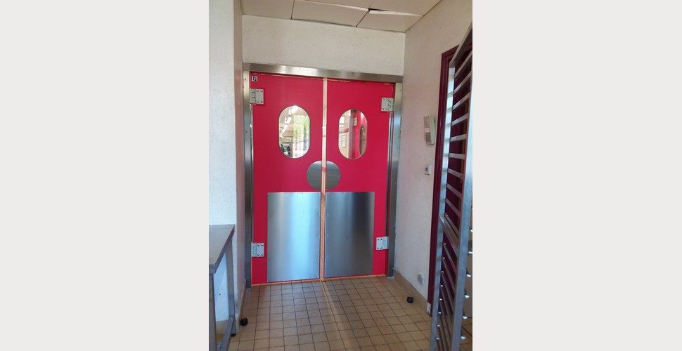 SPENLE polyethylene swing doors in a company canteen