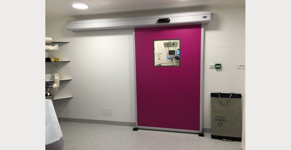 porte étanche coulissante SPENLE dans un hôpital parisien